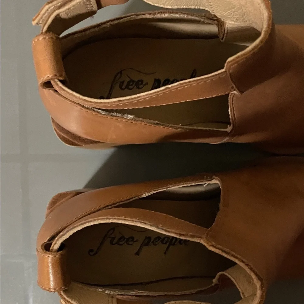 Nwt’sFree People Brady Buckle Cutout Block Heel Leather Boot in Cognac Size 37 - Picture 9 of 10